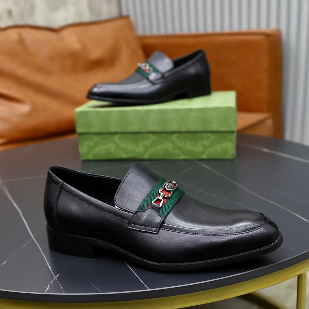Men's shoes: 250🙅‍♂️🙅‍♂️🙅‍♂️Niuli Brand: GUCCI Size: 38-44 (45 can be customized) Level: Counter classic Material: Original soft cowhide upper Comfortable cowhide lining Original lightweight outsole Style category: Business casual footwear Driving leather shoes Color: Actual picture color